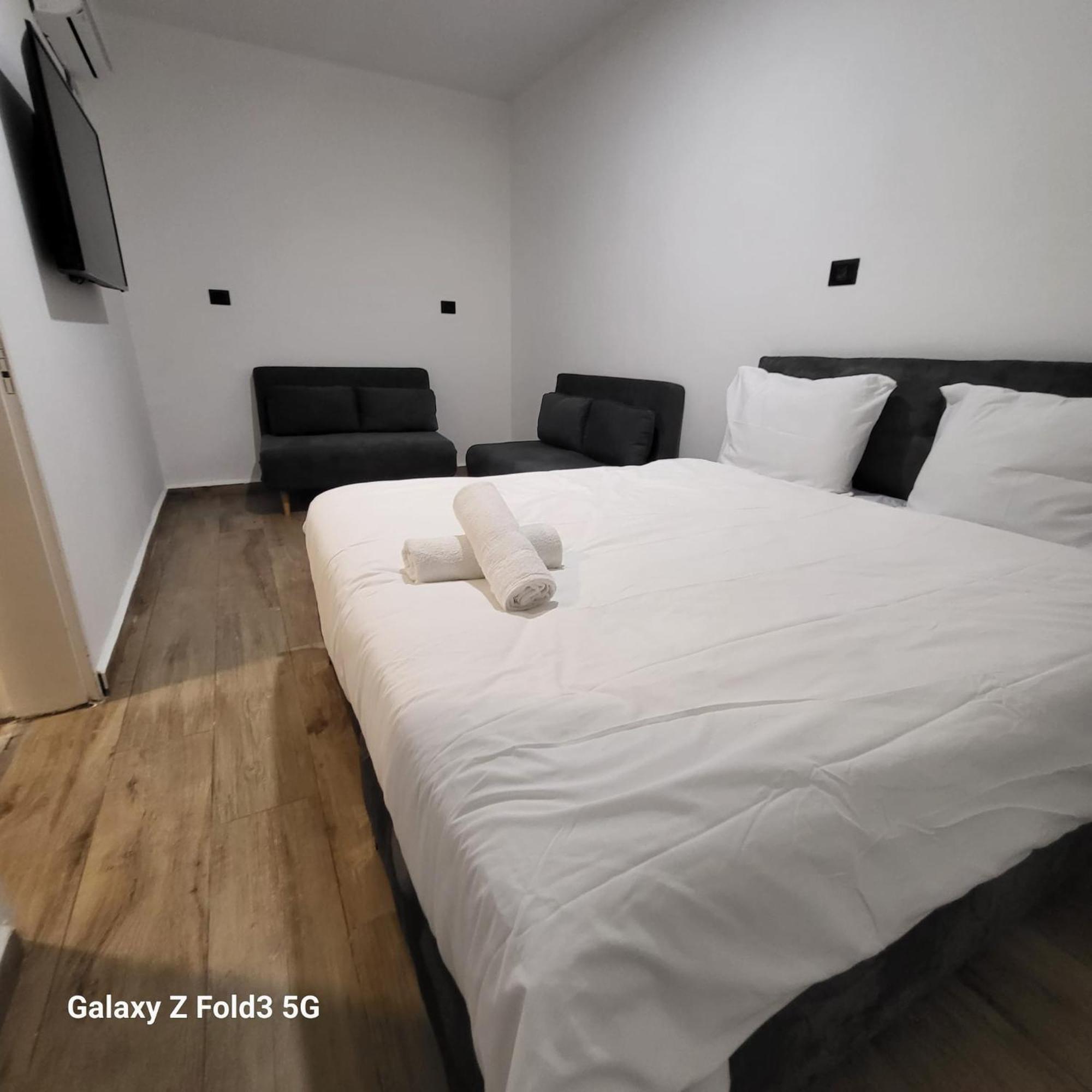 Selfie'S Boutique Hotel Tiberias Room photo