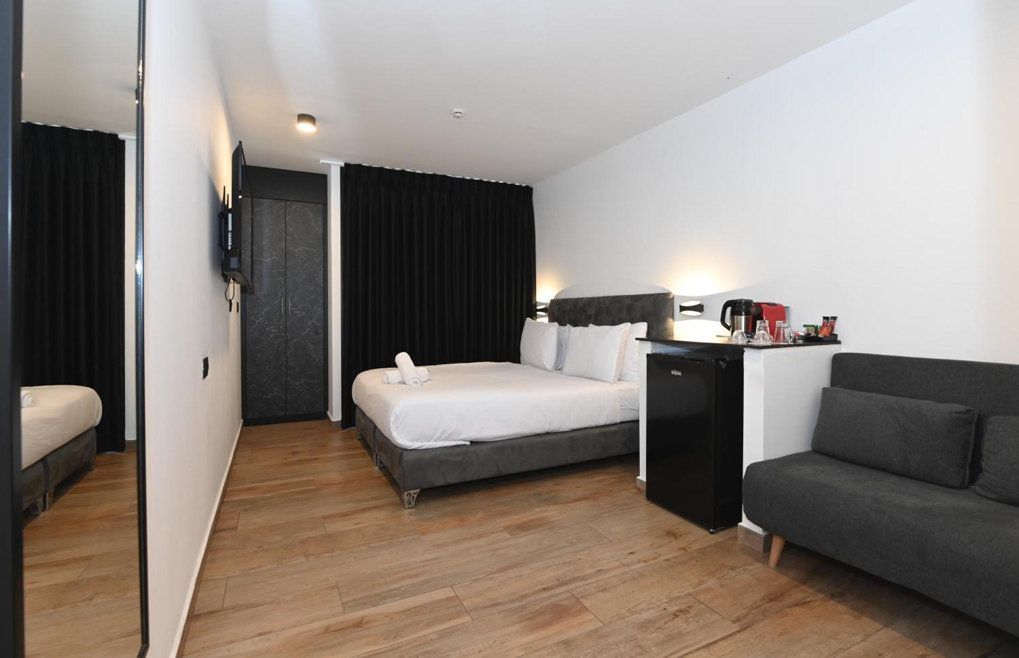 Selfie'S Boutique Hotel Tiberias Room photo
